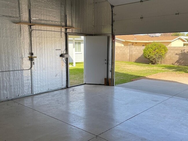 Building Photo - 3443 E Poinsettia Dr