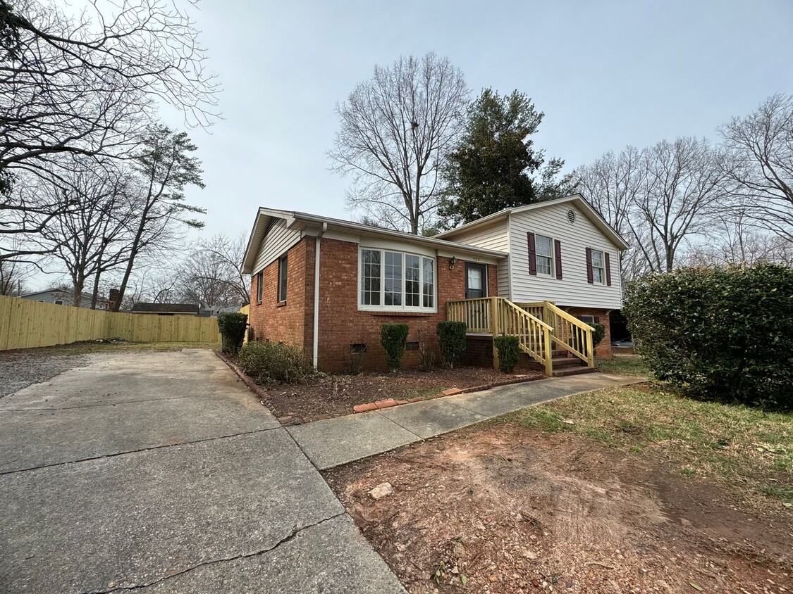 523 Muirs Chapel Rd, Greensboro, Nc 27410 - House Rental In Greensboro 