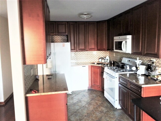 Building Photo - 29 W End Ave