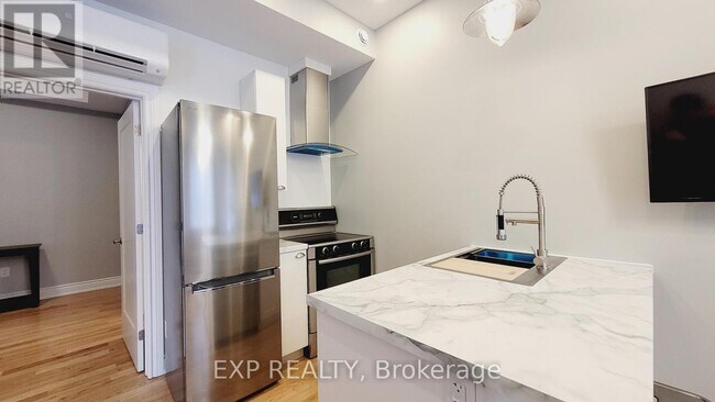 Building Photo - 101 - 157-159 JAMES STREET