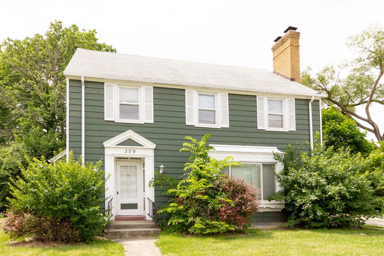 Primary Photo - LEASING NOW! Dishwasher and Washer/Dryer I...