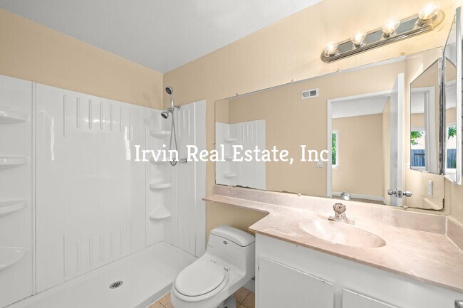 Foto del edificio - 3 Bedrom and 2  bath Single story homein a cl-de-sac