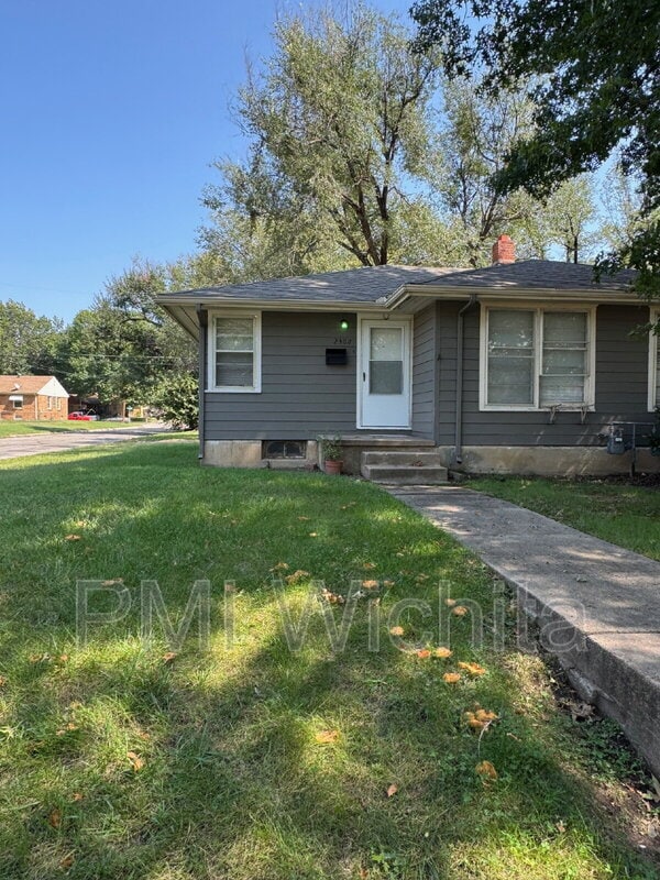 Building Photo - 2302 S Broadview St