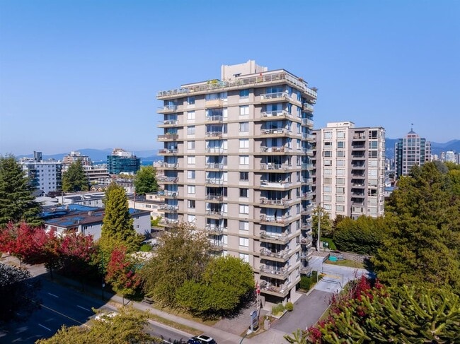 Building Photo - Skyline