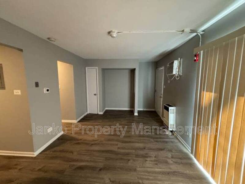 Foto del edificio - 3343 Commercial Ave