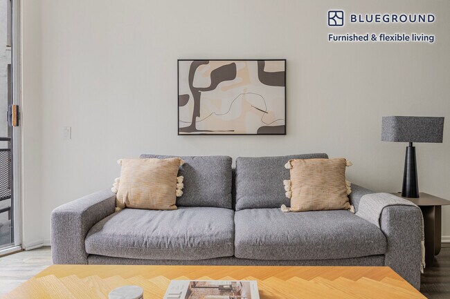 Foto del edificio - 1443 N Fuller Ave