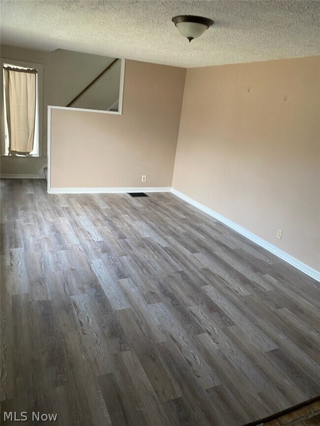 Foto del edificio - 56 Marion Ave