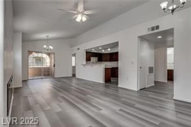 Building Photo - 2 bedroom 2 bath Ready to called home!