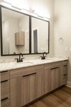 Building Photo - Crowne at 501