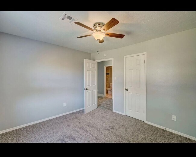 Foto del edificio - Beautiful newly remodeled home located in ...