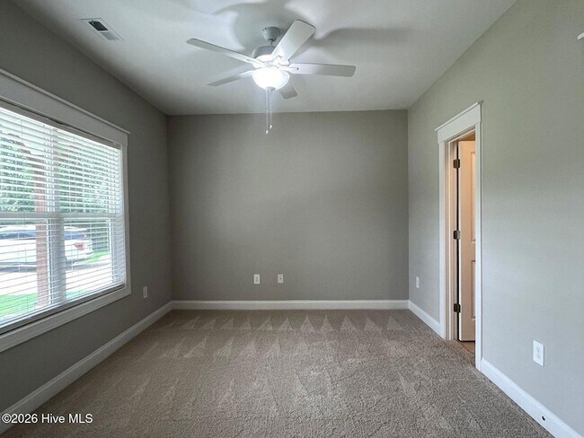 Foto del edificio - 404 Endicott Ct