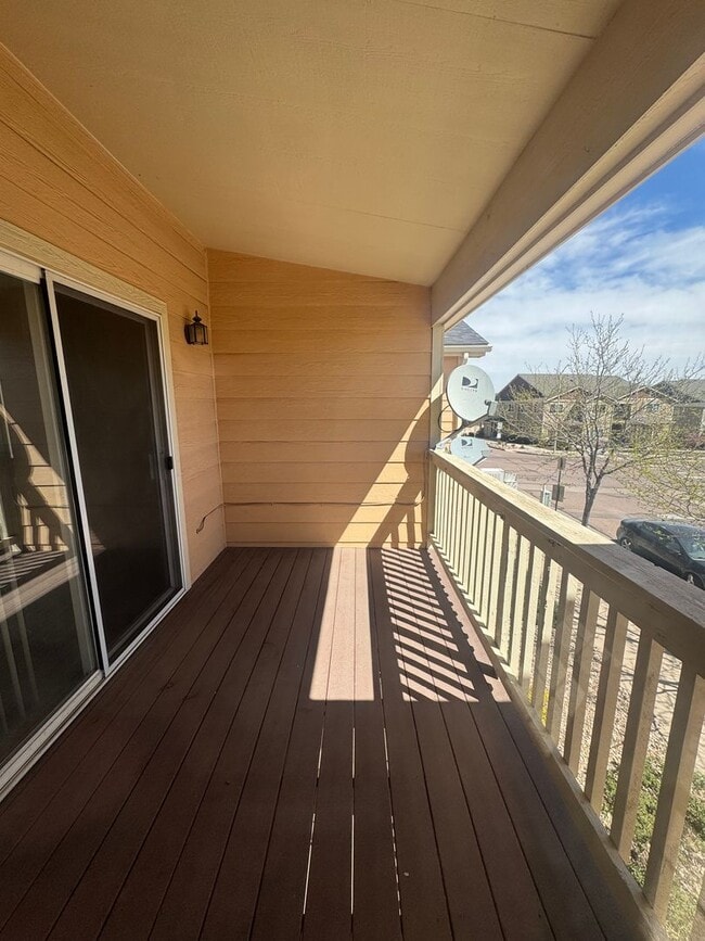 Building Photo - Large Open Plan 2 Bedroom 2 Bathroom Home