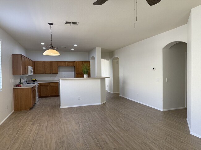 Foto del edificio - Power Ranch 4-bedroom single level.