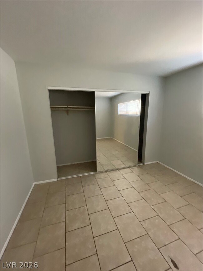 Foto del edificio - 3380 Brussels St