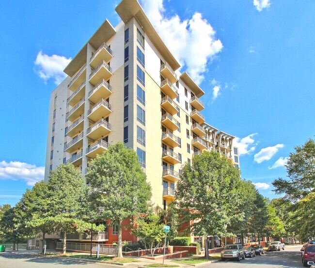 Foto del edificio - 701 Royal Ct