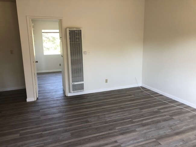 Building Photo - 163 N La Cumbre Rd