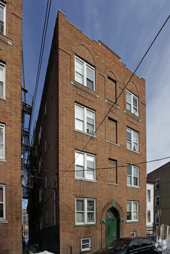 Building Photo - 18 Reed St