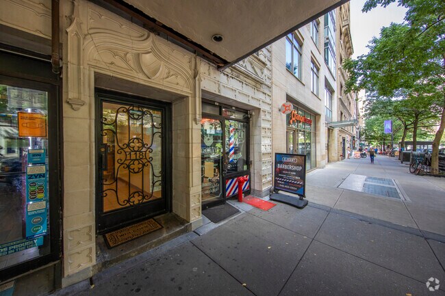 116 W 72nd St New York, NY 10023 - Lincoln Square