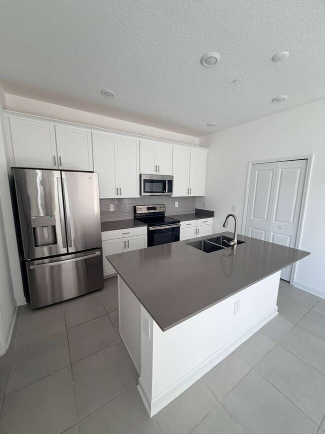 Building Photo - Orlando 11650