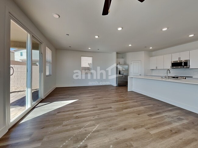 Foto del edificio - 8373 Buckskin Clf Ave