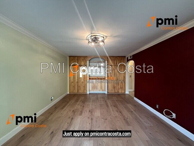 Foto del edificio - 460 N Civic Dr