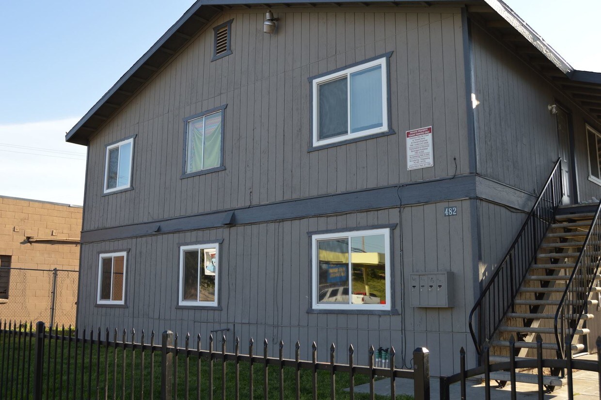 Primary Photo - 482 N Glenn Ave