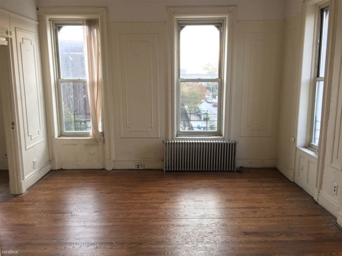 Primary Photo - 58 Moffat St