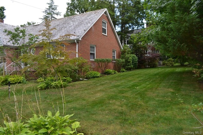 Building Photo - 622 James St