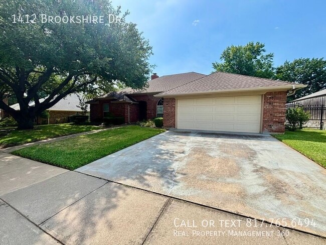 Photo - 1412 Brookshire Dr House