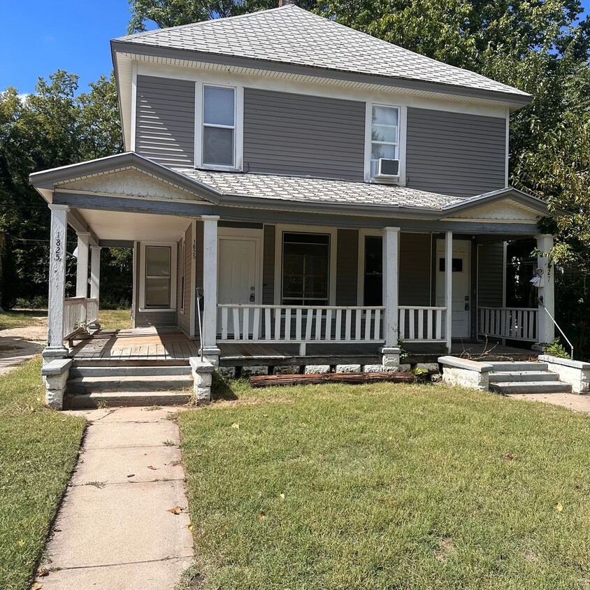 Primary Photo - 1825 N Park Pl
