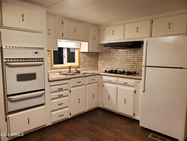 Building Photo - 2650 W Union Hills Dr