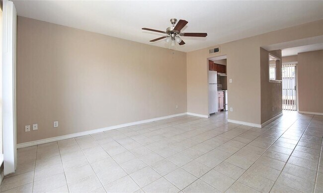 Building Photo - 6202 Skyline Dr