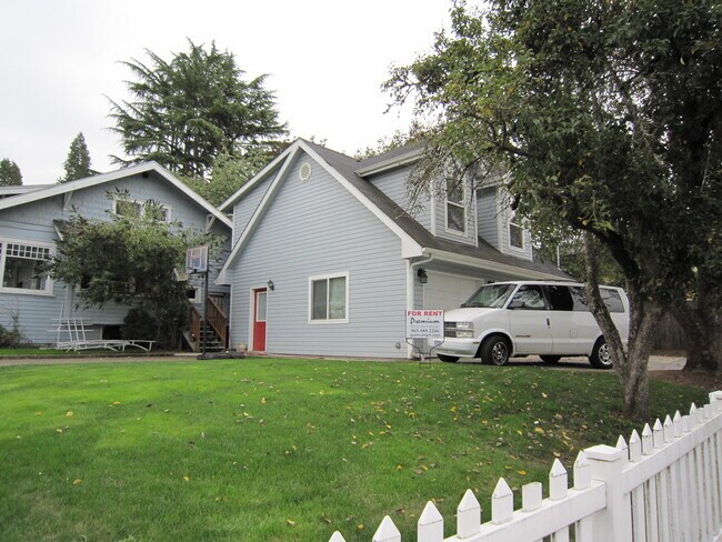 Foto del edificio - One Bedroom Apartment Above House, Close t...