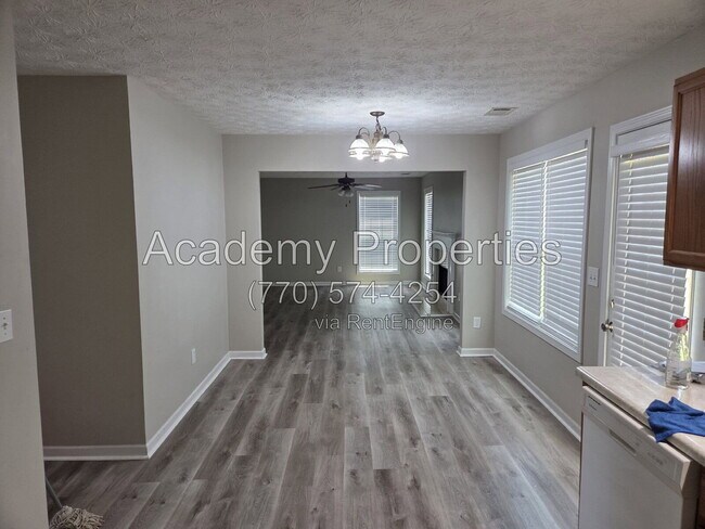 Building Photo - 334 Summit View Dr