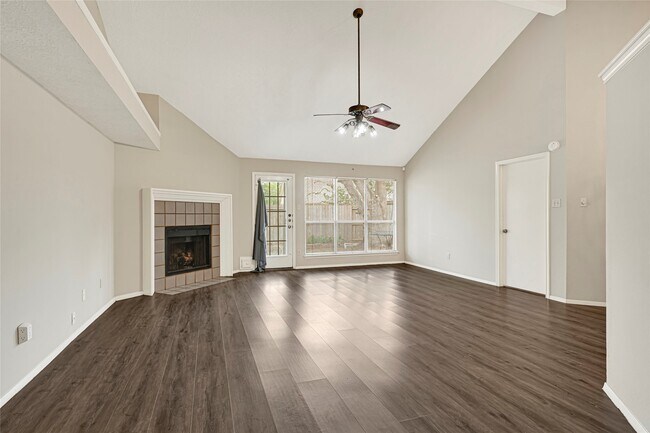 Building Photo - 4007 Lotus Dr
