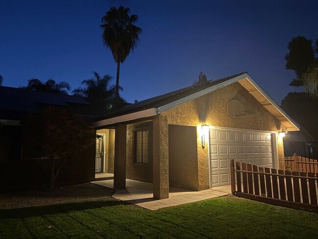 Foto del edificio - Great 4 bedroom home with pool