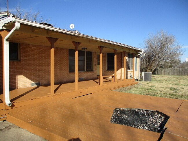 Foto del edificio - $1800 - 3/2 Country Home Close to Downtown...