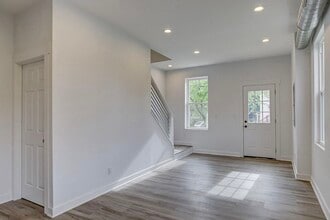 Building Photo - 1235 Scott St