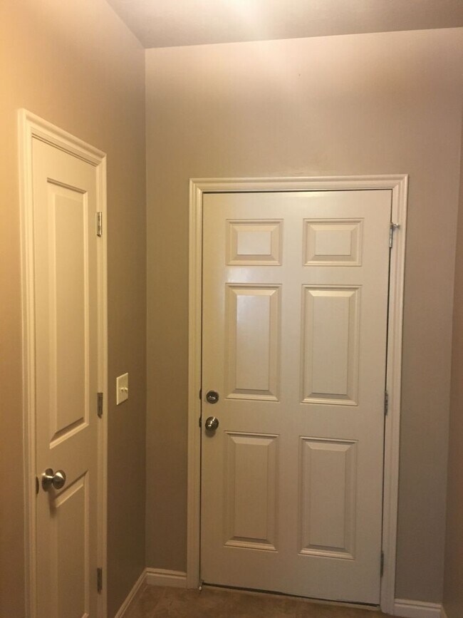 Building Photo - Townhome in Grand Legacy