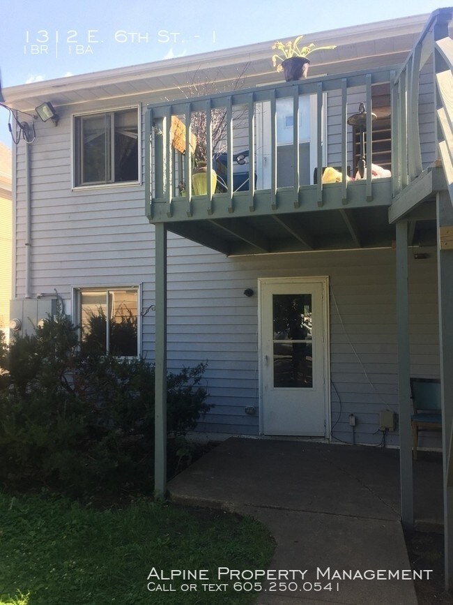 Building Photo - Newly Renovated Ground Floor 1 Bedroom!!
