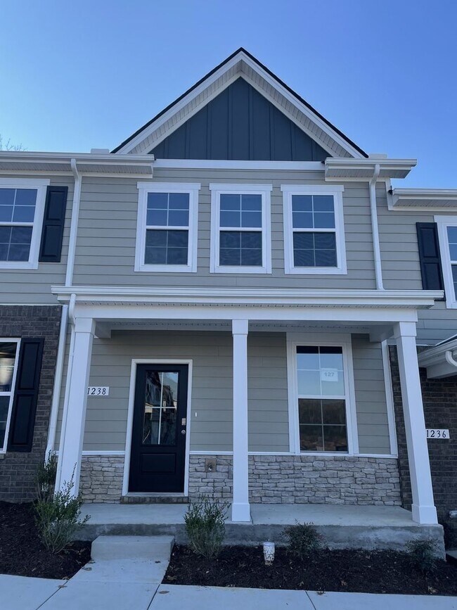 Foto del edificio - Townhome less than 2 miles from Downtown C...