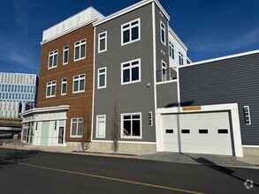 Building Photo - 60 Cross St E