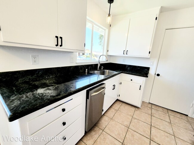 Building Photo - 3 br, 2 bath House - 1059 Fiesta Drive