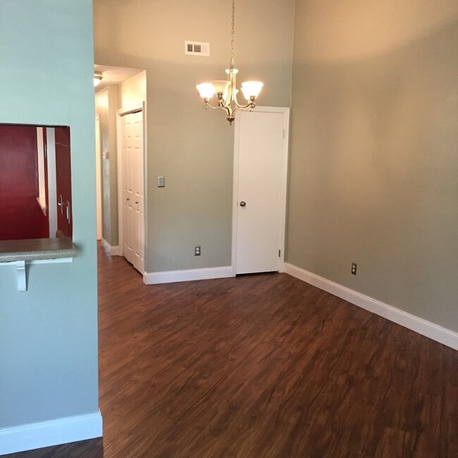 Building Photo - Northridge