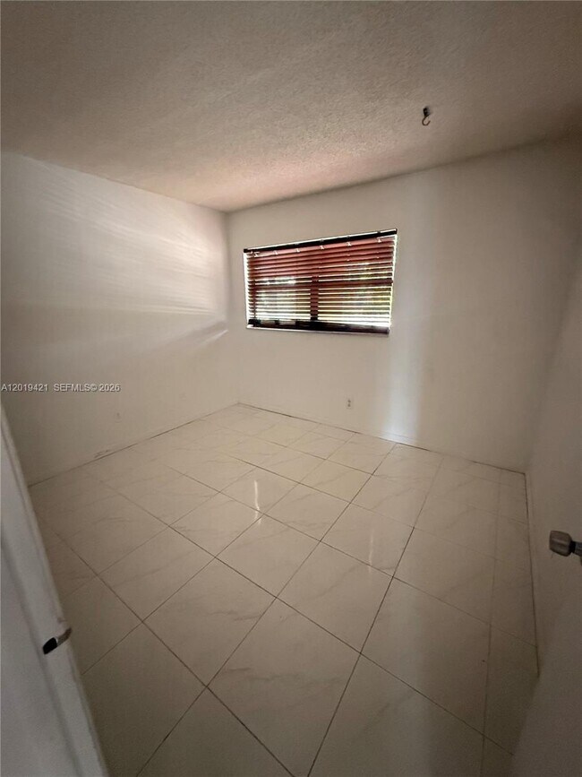 Foto del edificio - 3199 Foxcroft Rd