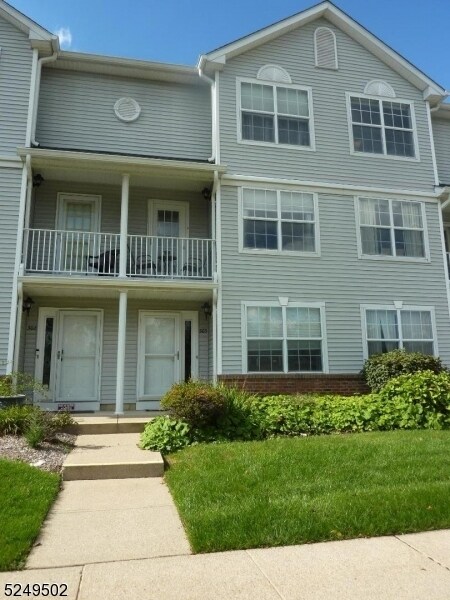 Foto principal - 303 Mercer Ct