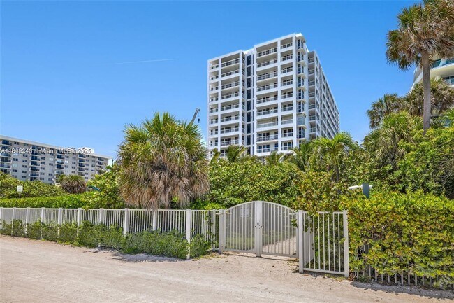 Foto del edificio - 9341 Collins Ave