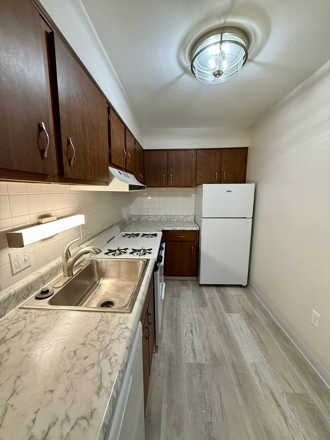 Building Photo - Roundtree Rentals