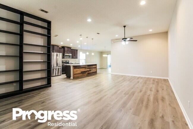 Building Photo - 15823 Twin Creek Dr