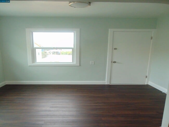 Building Photo - 2550 Clinton Ave
